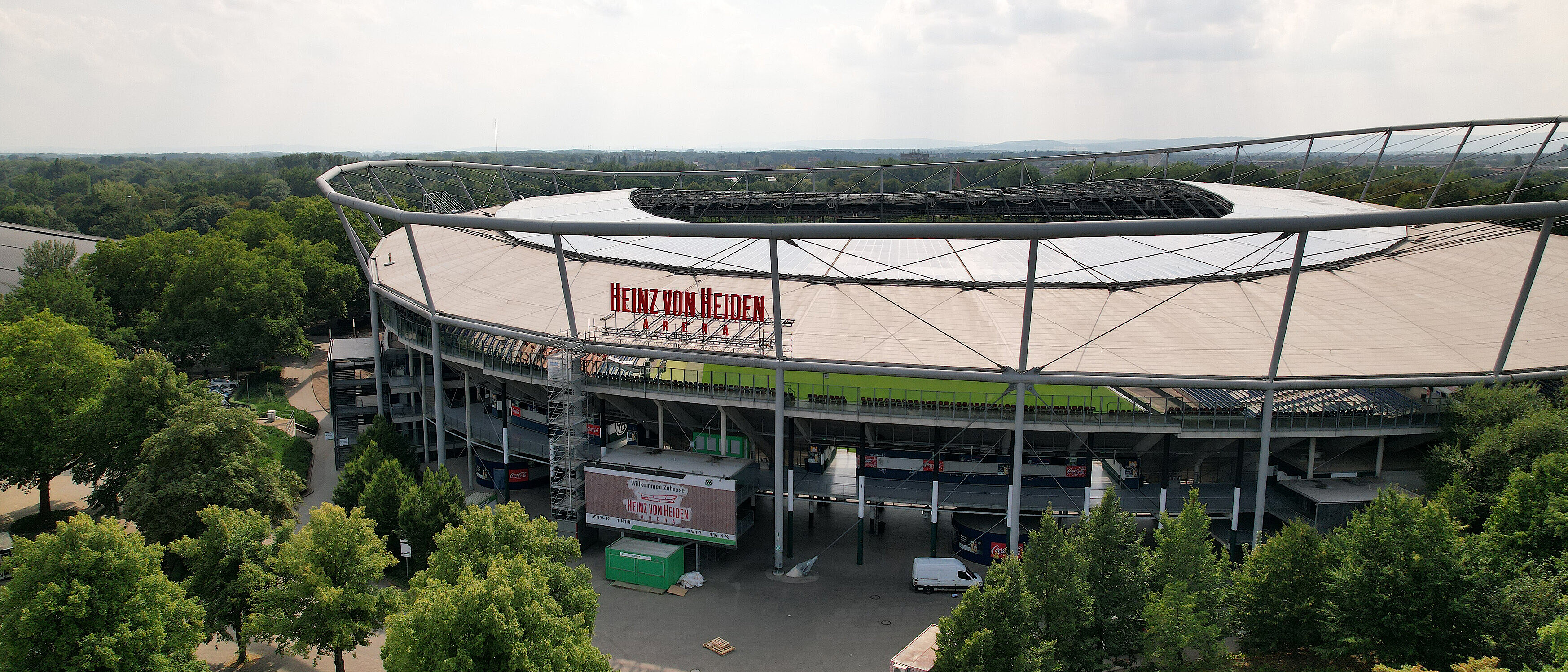 Vogelperspektive auf die Heinz von Heiden Arena. 
